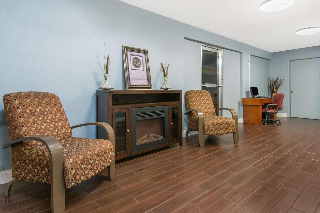 Blue Way Inn & Suites Wichita East Zewnętrze zdjęcie